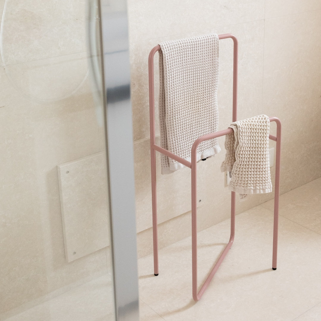 Adriatica freestanding towel rack - Antique Pink