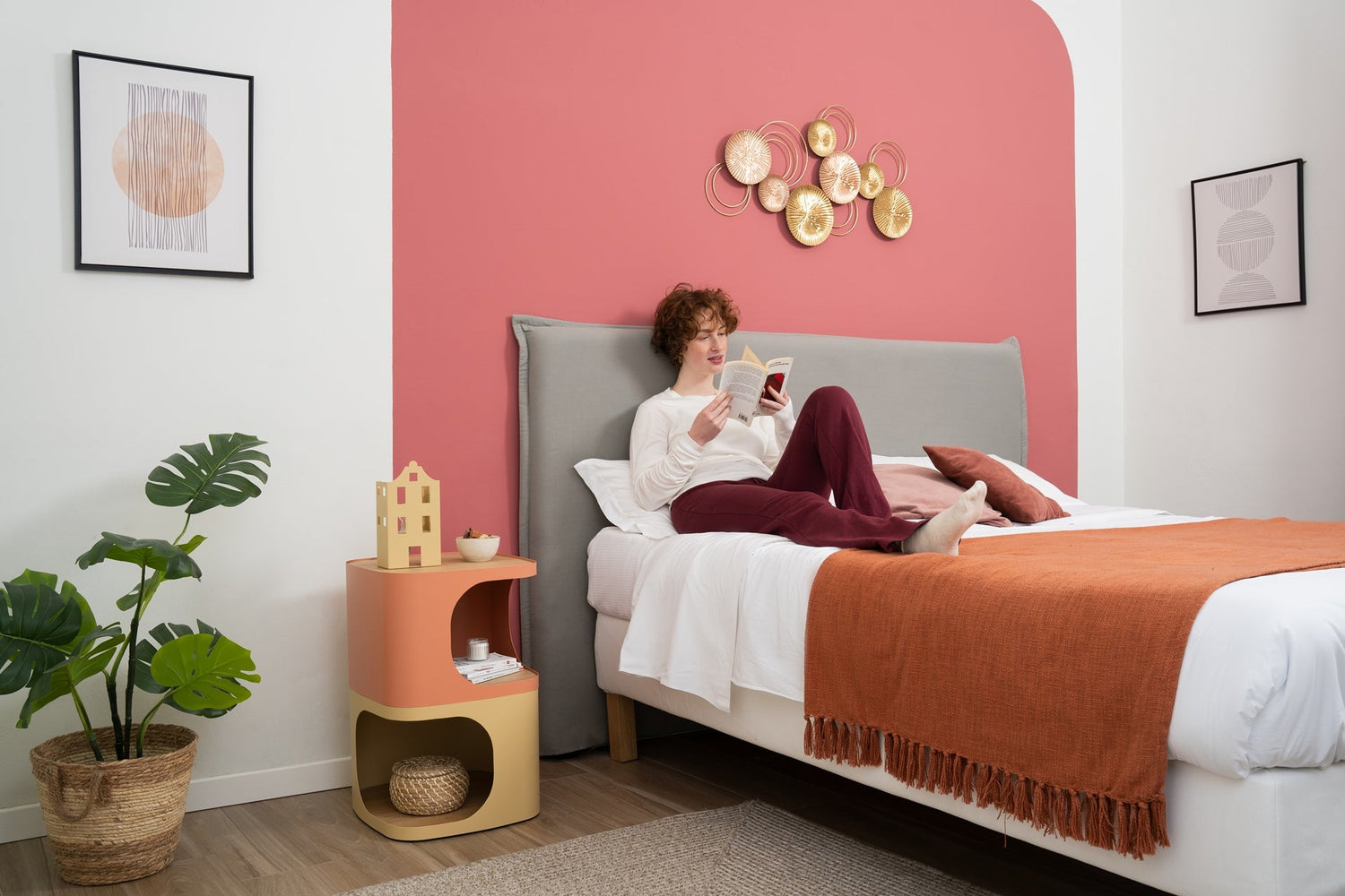 Come scegliere i comodini giusti? Misure, abbinamenti e styling tips