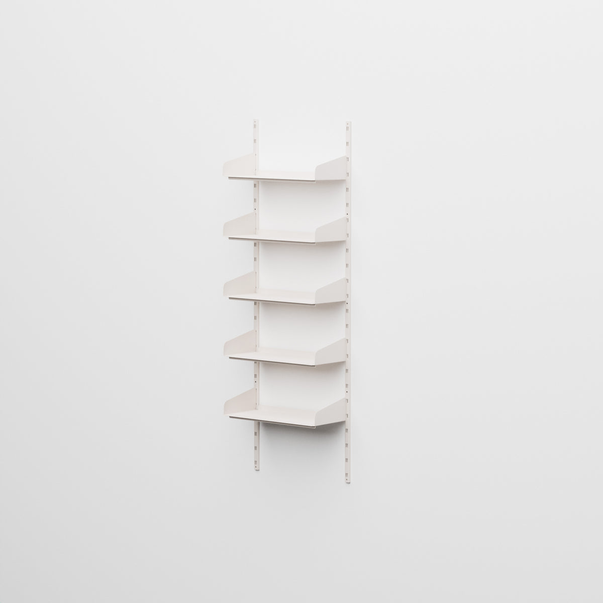 Linnea - Sistema modular de pared con 5 estantes de 60 cm, tramo único - Blanco concha (RAL9001)